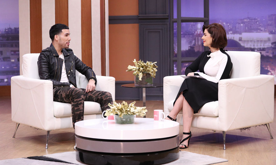 Grimieri i Kardashianëve rrëfehet për famën dhe bashkëjetesën me Anxhelina Hadërgjonaj