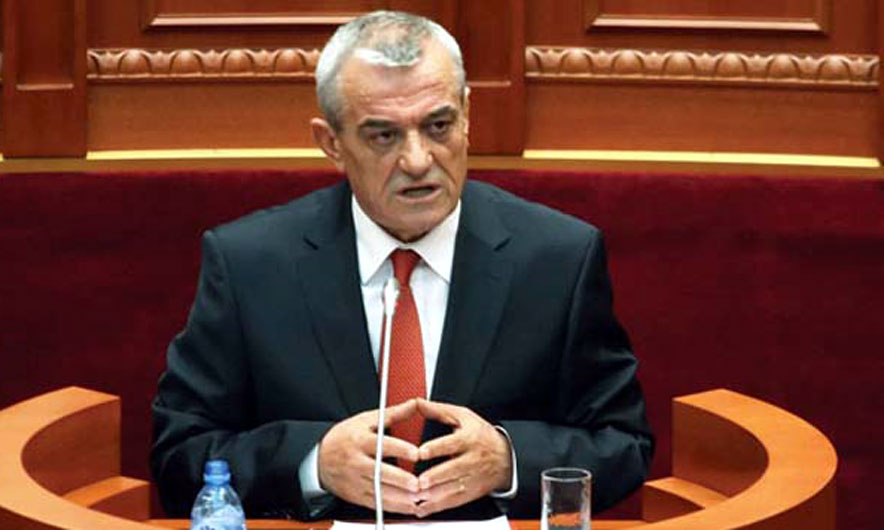 Imuniteti i Tahirit, Këshilli vendos paraditen e së premtes