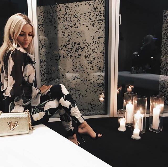 Lori Hoxhës i mbushet shtëpia me aq shumë lule sa Luana e shpreh hapur xhelozinë