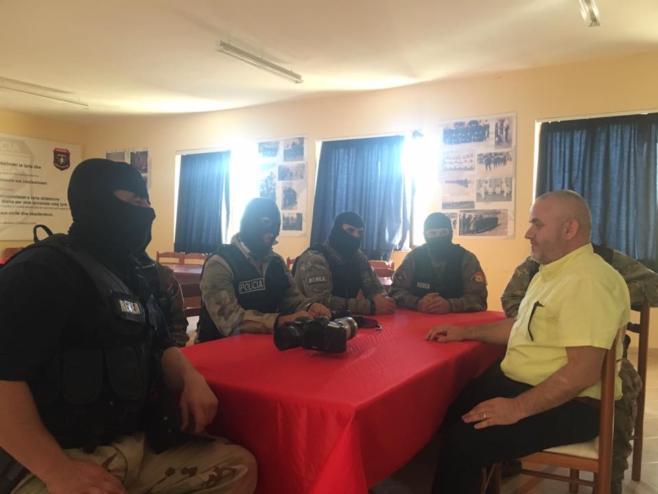 Paralajmërimi i Artan Hoxhës pasi takon Forcat Speciale: Koha filloi…