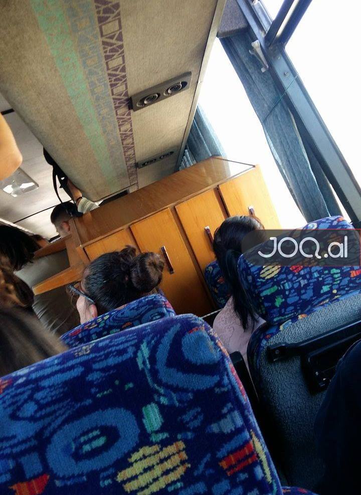 Udhëtimi ‘i këndshëm’ i pasagjerëve sot në Durrës (FOTO)