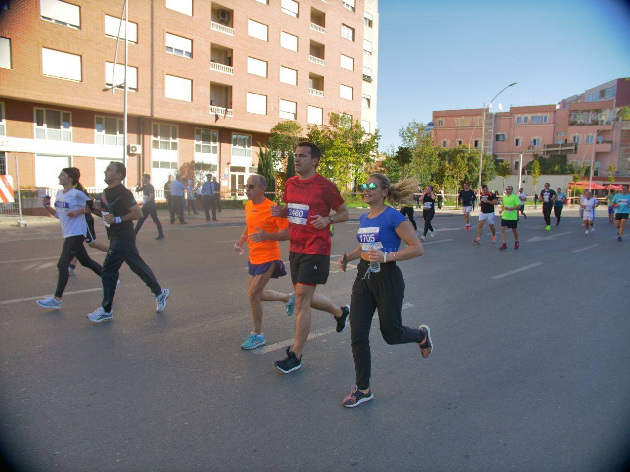 VIDEO+FOTO/ Nis Maratona e Tiranës, VIP-at që po garojnë bashkë me Veliajn