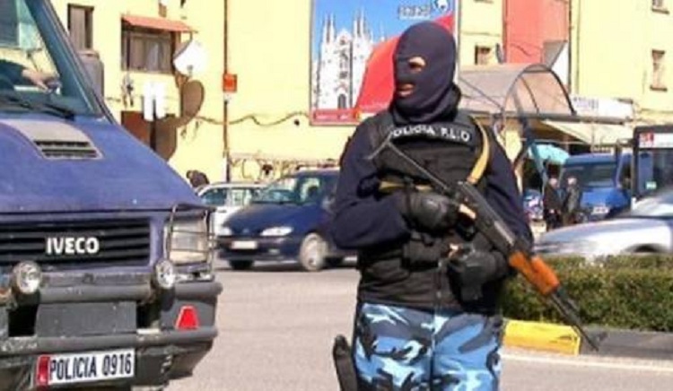 Kundërshtuan efektivët e FNSH-së për kontrollin, në pranga 6 persona