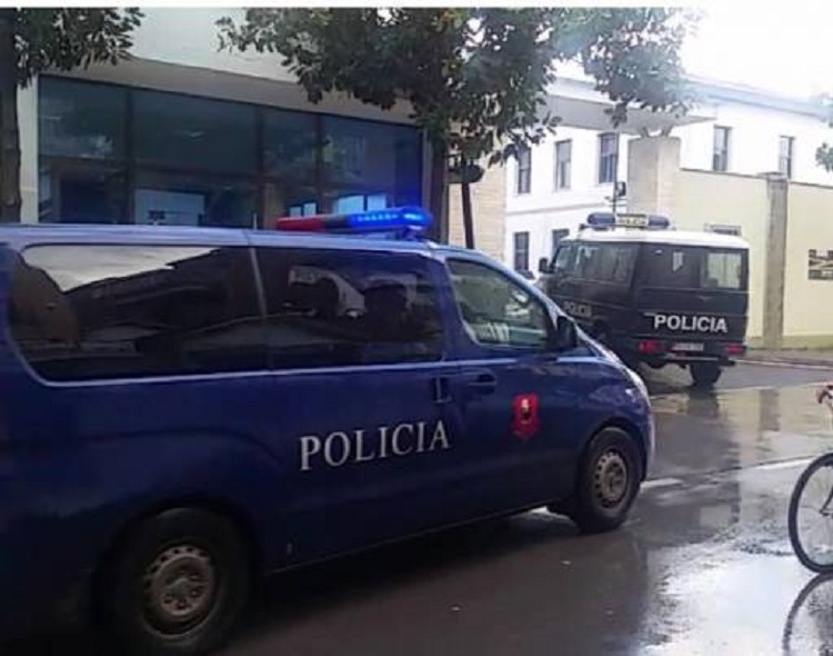 Nuk denoncoi vjedhjen e gomones, arrestohet roja i lokalit