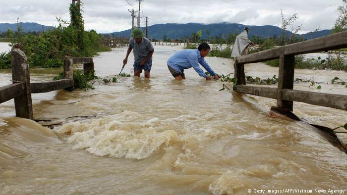 54 të vdekur dhe 39 të zhdukur pas përmbytjeve në Vietnam