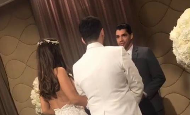 Nata e parë e martesës, stilisti shqiptar publikon momentet intime me gruan