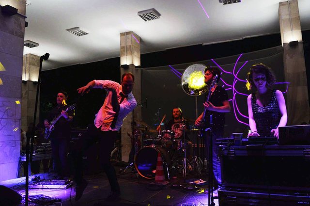 Artisti sulmohet fizikisht nga një pedagog, jep dorëheqjen nga Fakulteti i Arteve