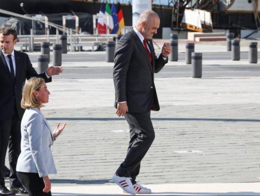 Kryeministri Rama e pranon: Frymëzohem nga stilistët gay …