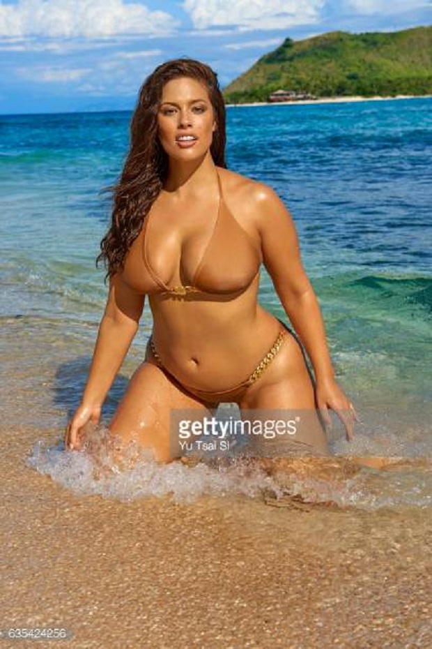 Modelja “zbulon” tatuazhin në pjesën intime (FOTO)