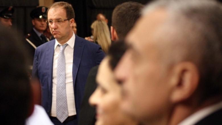 Kuvendi nis me një minutë heshtje për Dritan Priftin