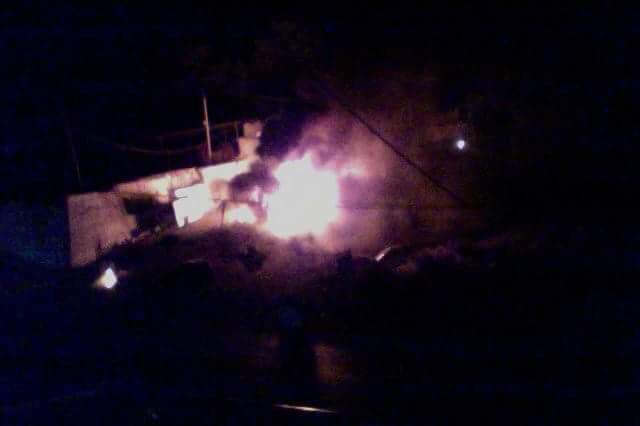 Zjarr i fuqishëm, digjen tre automjete