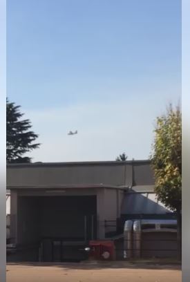 Denoncimi/ ‘Mushkonjat’ fluturojnë ulët mbi Gjirin e Lalzit! (VIDEO)