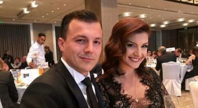 Vjehrra e Floriana Garos, qenka politikanja e njohur shqiptare (FOTO)