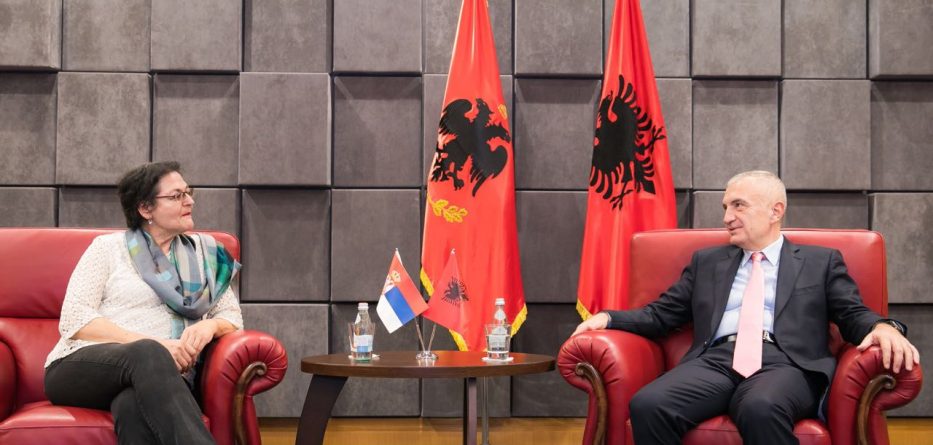 Presidenti Meta pret në takim zyrtaren e Serbisë