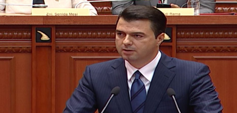 Përplasje në Kuvend, Basha-Ruçit: Mos i vër kazmën parlamentit!