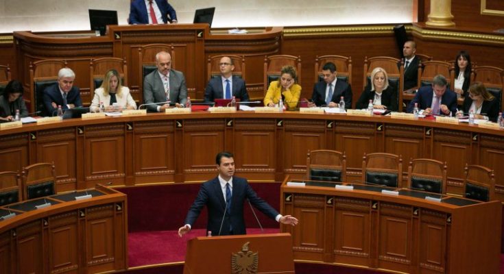 Përkujtohet vrasja e deputetëve, Basha ndihet i turpëruar: Kemi ende Ruçin në krye