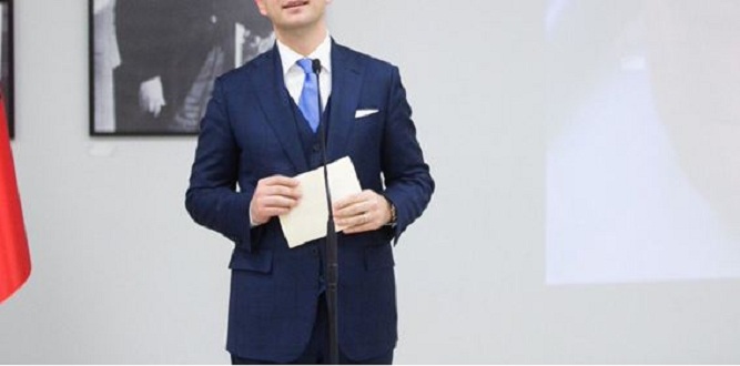 Ministri i Ramës kapet me gazetarët: Shqipëria është më e bukur se kronikat e lajmeve