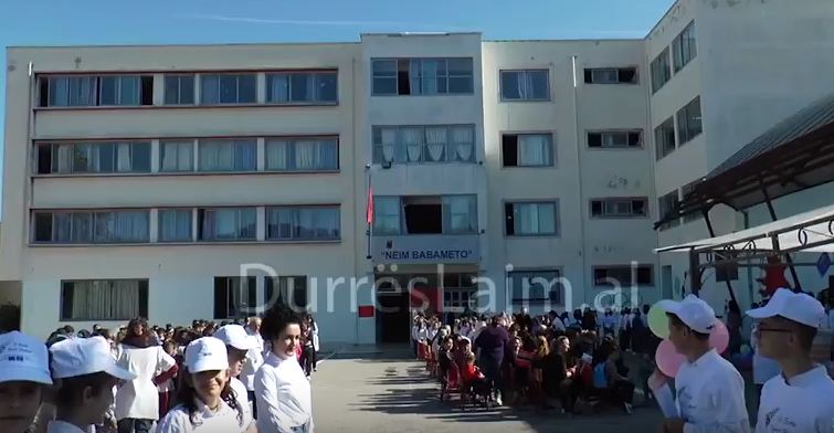 Shkolla &#8216;Naim Babameto&#8217; në Durrës, pjesë e projektit të BE kundër bullizmit (VIDEO)