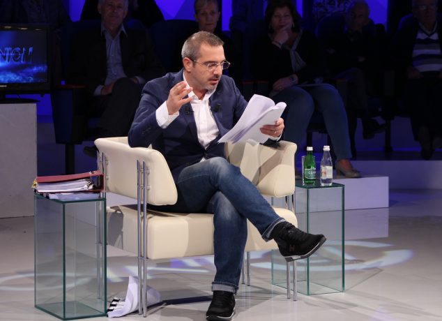 Tahiri: 30 deputetë kanë dalë jashtë vendi me kriminelë në makina