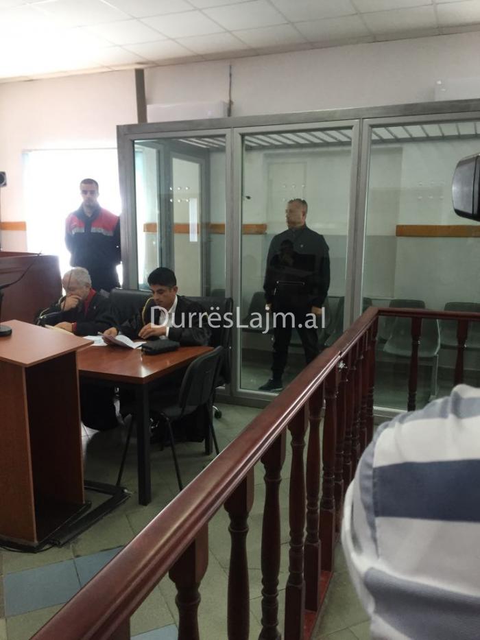 LAJM I FUNDIT/ “Blindohet” Gjykata e Durrësit, gjykohet i ‘forti’ i Shijakut (FOTO)