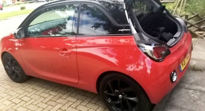 Çoi makinën për ta shitur, nuk do ta besoni me çfarë ia kishin mbushur (FOTO)