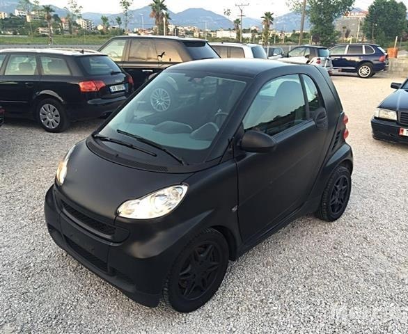 Shoferin me “Smart” e tradhton skenari i gabuar, ç’bëri pasi shkaktoi aksident