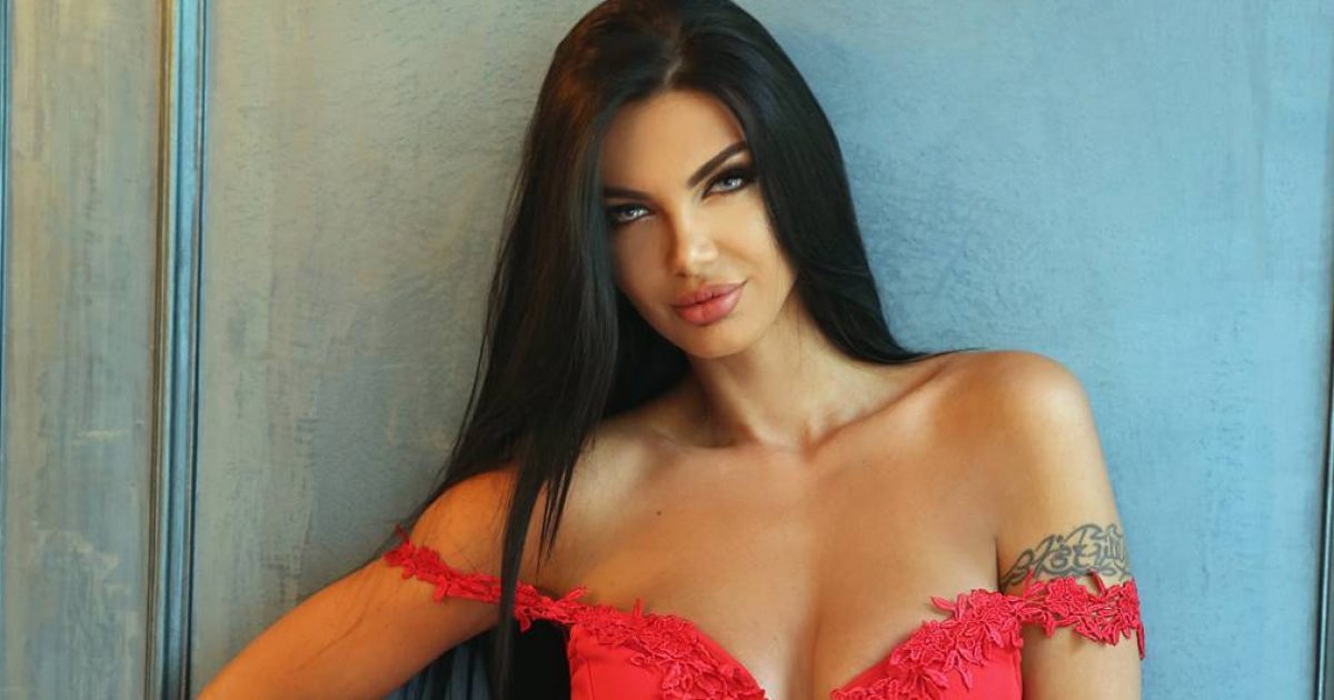 Zaimina 6 muajshe shtatzënë, taka të larta e veshje transparente (FOTO)