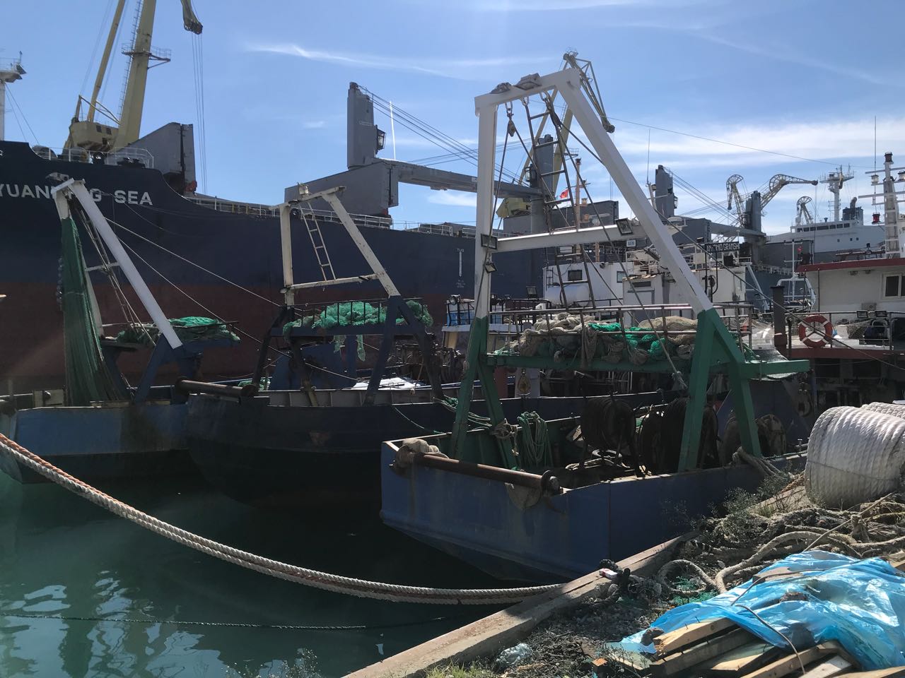 Kontrabandë në Portin e Durrësit, si u kapën 4 të rinj duke vjedhur naftë nga anijet (FOTO)