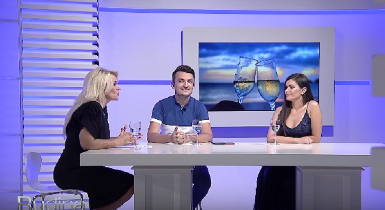 Intervista e fundit e Adelës si gazetare (VIDEO)