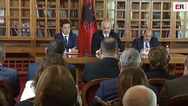 Rama rikthen shkarkimet live, ultimatum drejtorëve: Ikni vetë!