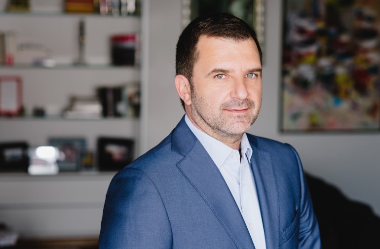 Fyerjet ndaj gazetarëve, Bushati: Ka pak ekzagjerim me shokun e ngushtë të…