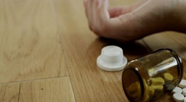 Dy vajza të reja tentojnë t’i japin fund jetës