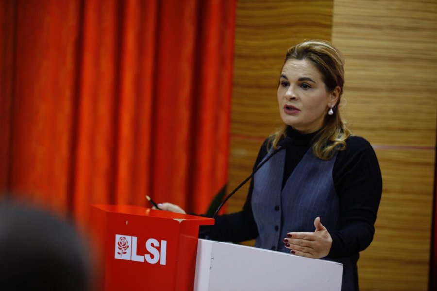 Kryemadhi “dhëmb për dhëmb” Ramës: Më mirë të kesh në krah një këngëtar se një vrasës