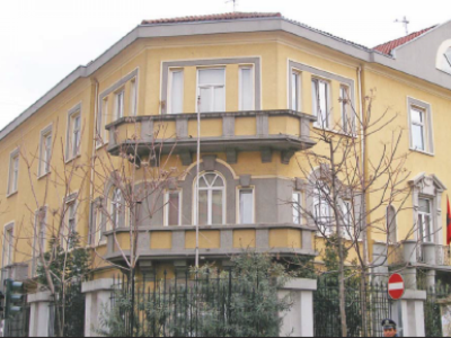 DENONCIMI/ “Drejtori i shkollës në Durrës kërkon hapur bakshish”