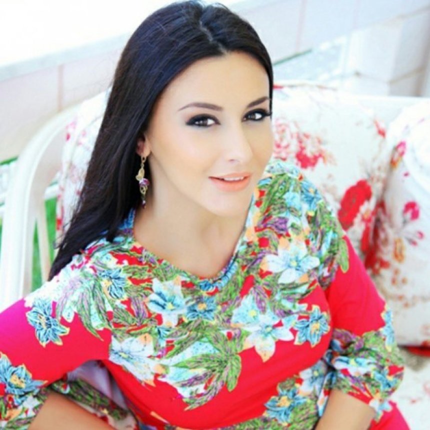 Si duket Ami me forma të rrumbullakosura (FOTO)