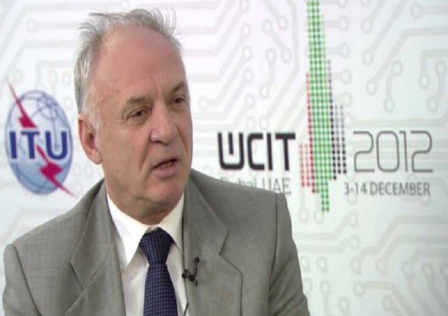 Qeveria shkarkon nga detyra kreun e AKEP