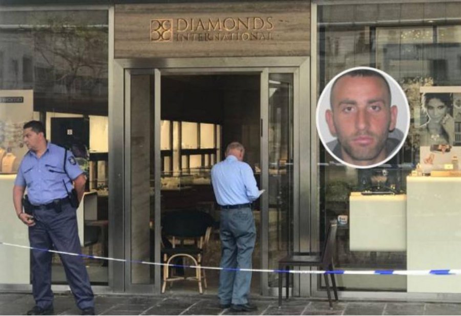 EMRI/ Grabitje si nëpër filma e argjendarisë, shqiptari shpallet në kërkim (FOTO)