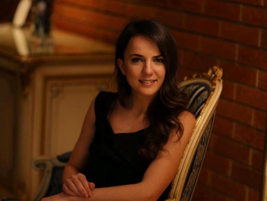 Rudina Hajdari prezanton vajzën e saj, Sihanën (FOTO)