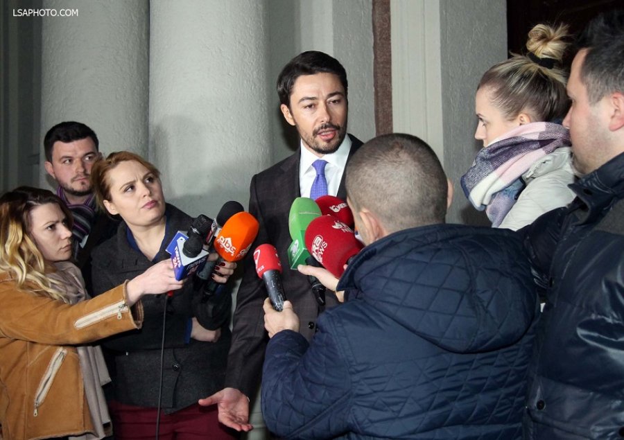 ‘Bomba’ e Donald Lu për klanet kriminale, Shkëlzen Berisha ‘kapet’ me ambasadorin