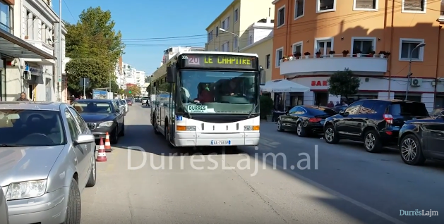 Shërbimi urban në Durrës, aty ku shoferë e faturino dehen e bëhen tapë (VIDEO)