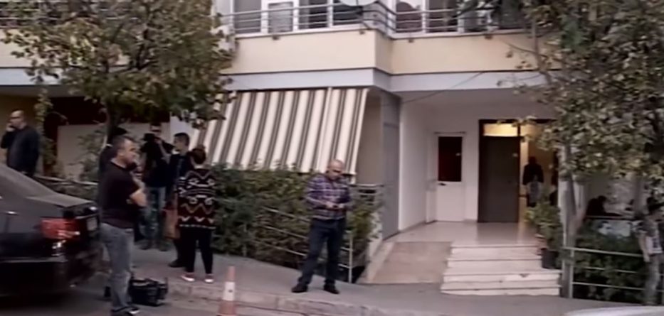 Katër oficerë zbarkojnë në shtëpinë e Saimir Tahirit