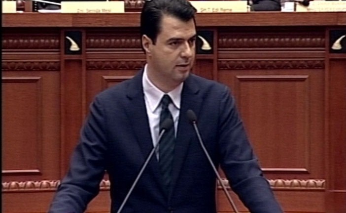 Basha nxehet me Gramoz Ruçin: Keni lepurin në bark…