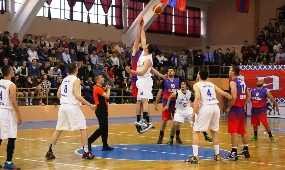Basketboll Meshkuj/ Teuta e pamposhtur, mund Kamzën dhe qëndron në krye të renditjes