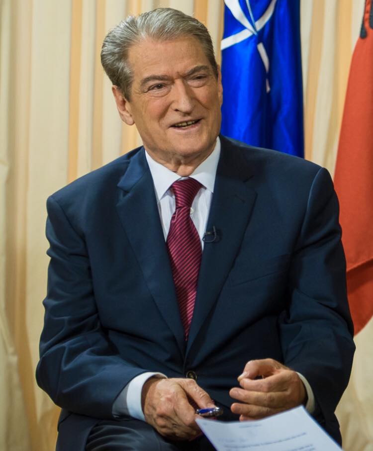 Emri/ Berisha: Ja ministri tjetër i Ramës që u fotografua me Habiljat