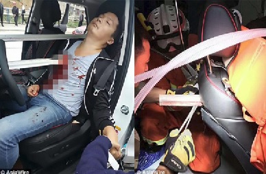 Aksidenti i frikshëm, i riu shpëton mrekullisht (FOTO)