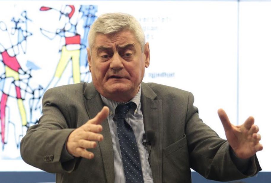 Shehi: Trump është 70 vjeç dhe rri me gra të bukura, as unë s’tërhiqem