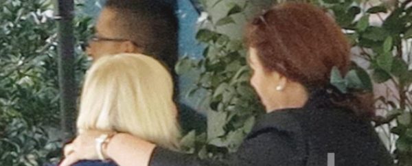 Dy deputetet ‘rivale’ të Durrësit shfaqen krah për krah (FOTO)