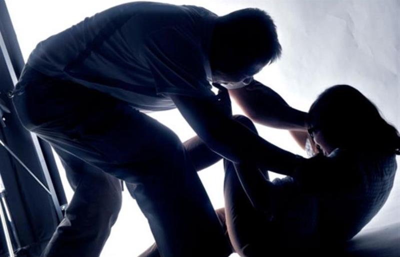 Rrahu motrën në ambientet e shkollës, pranga 27-vjeçarit