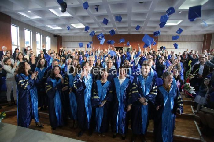Durrës, diplomohen studentët e Fakultetit të Biznesit në UAMD (FOTO+VIDEO)
