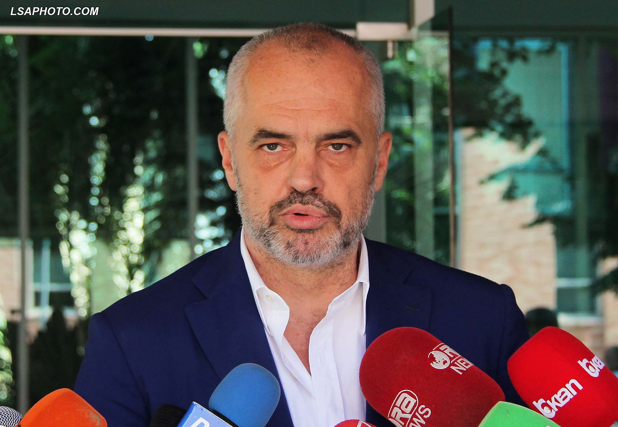 Rama u përgjigjet akuzave të Bashës me dy gishta (VIDEO)